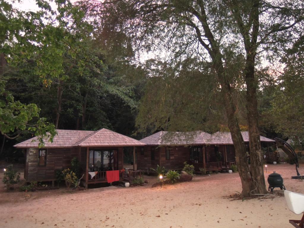 Coral Garden Resort Koh Kradan Exterior photo