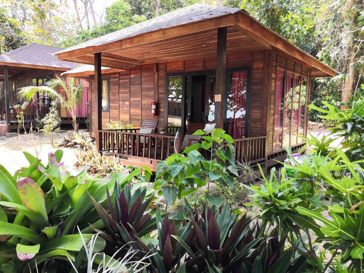 Coral Garden Resort Koh Kradan Exterior photo
